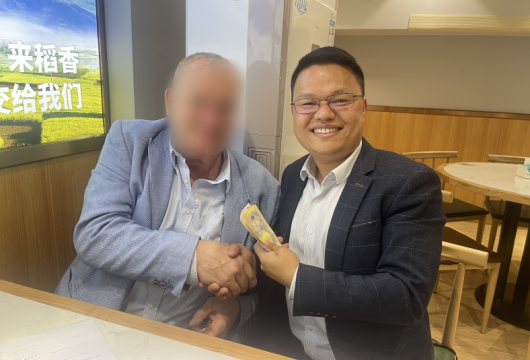 恭喜克罗地亚国家客户现场成交十套双翼折叠房